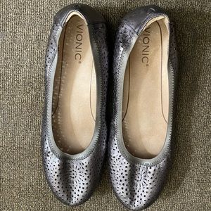 Vionic Robyn ballet flat in Pewter with perforated dreamcatcher design